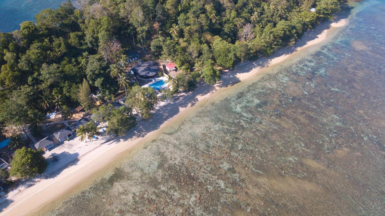 White Sands Beach Resort Lembeh Bitung Экстерьер фото