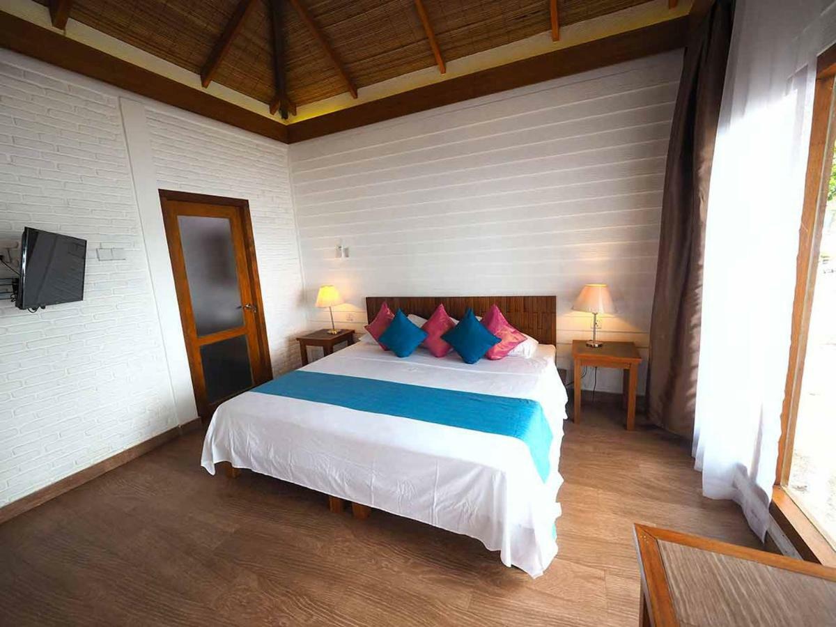 White Sands Beach Resort Lembeh Bitung Экстерьер фото