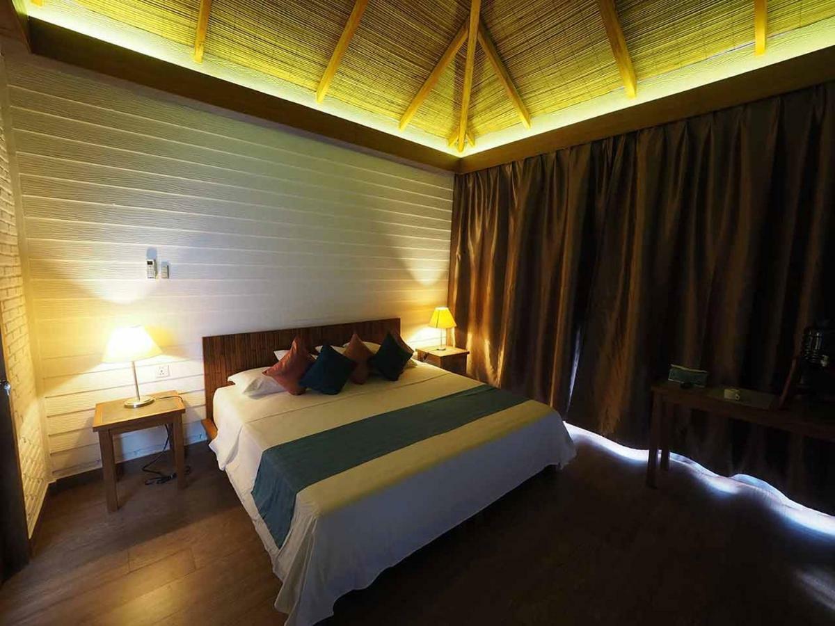 White Sands Beach Resort Lembeh Bitung Экстерьер фото