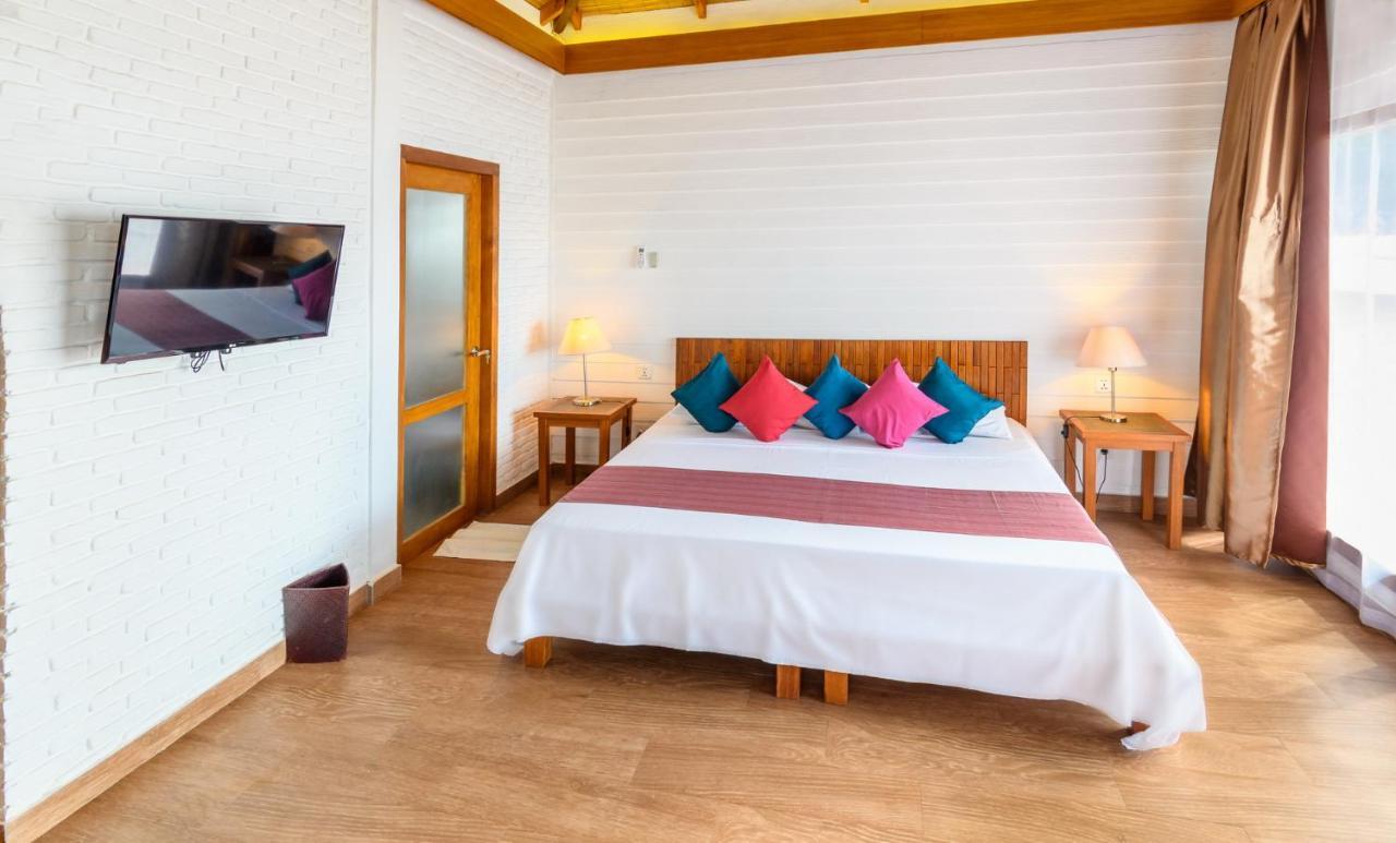 White Sands Beach Resort Lembeh Bitung Экстерьер фото