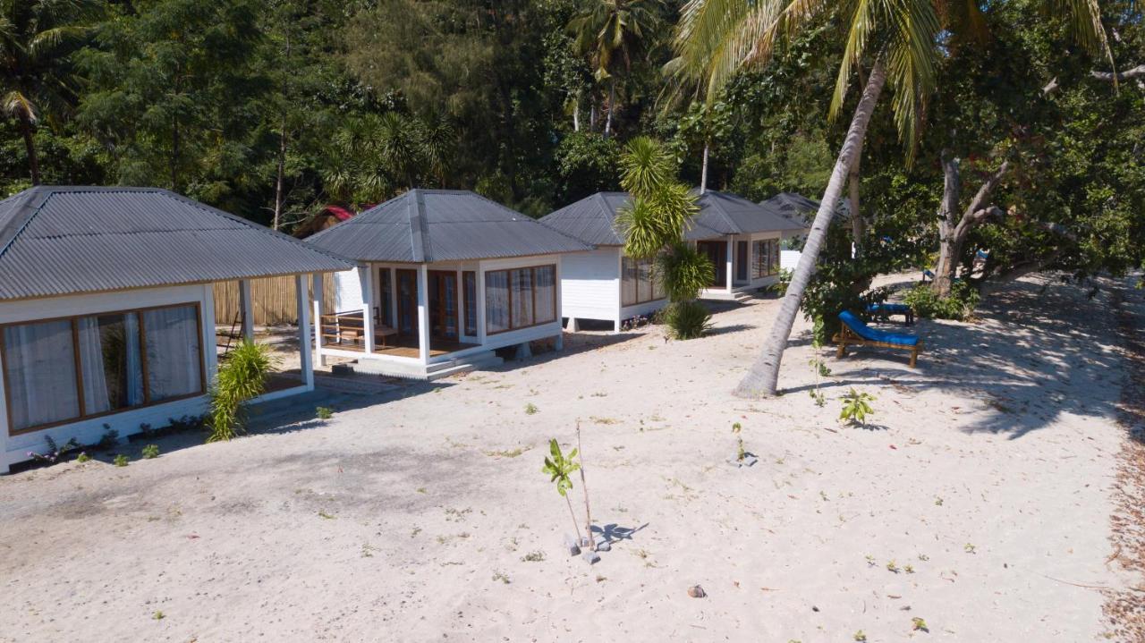 White Sands Beach Resort Lembeh Bitung Экстерьер фото
