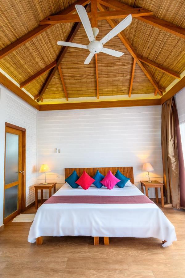 White Sands Beach Resort Lembeh Bitung Экстерьер фото