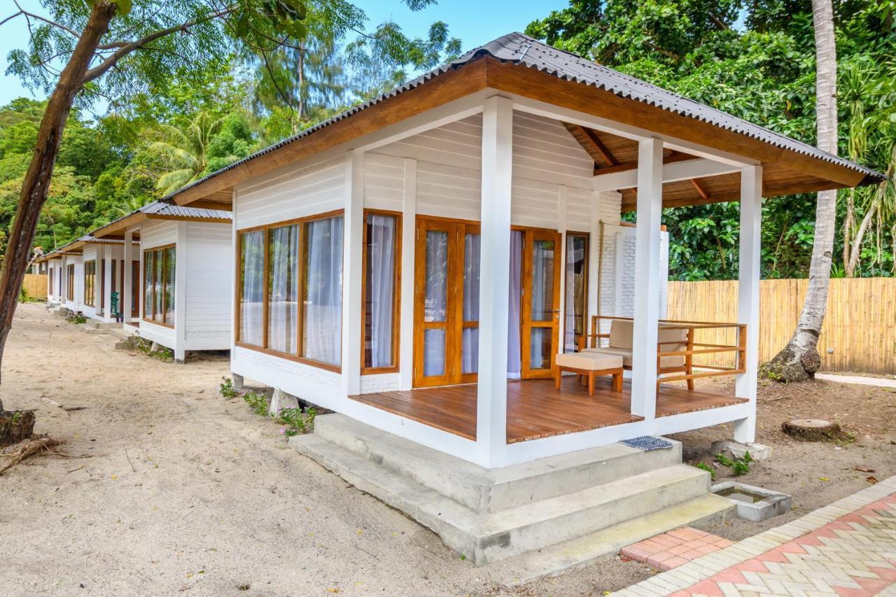 White Sands Beach Resort Lembeh Bitung Экстерьер фото